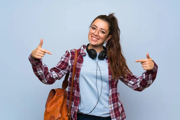 Teenager Student Girl Isolated Blue Wall Proud Self Satisfied — Stock Photo, Image