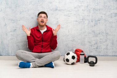 Redhead spor adam kötü bir durum tarafından sinirli