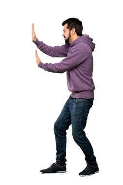 Yakışıklı adam kazak izole beyaz arka plan üzerinde tam uzunlukta atış