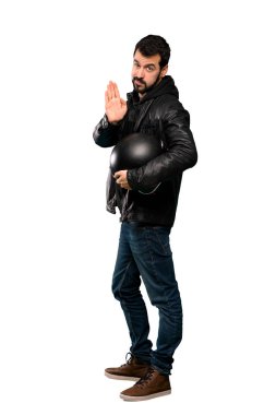 Biker adam durdurma jest yapma ve izole beyaz arka plan üzerinde hayal kırıklığına tam uzunlukta çekim