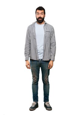 İzole beyaz arka plan üzerinde sürpriz yüz ifadesi ile sakallı yakışıklı adam