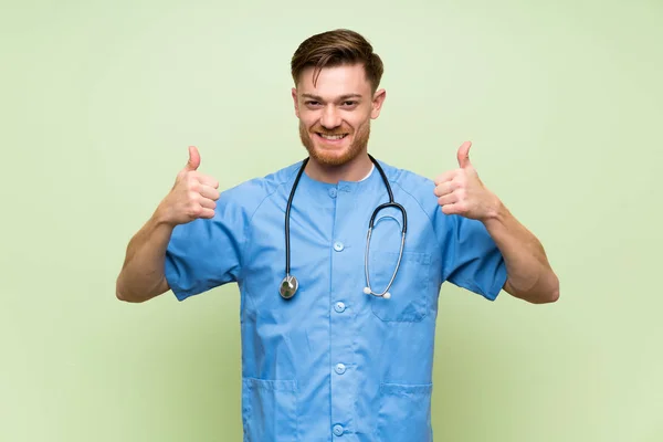 Surgeon Doctor Man Giving Thumbs Gesture — Stock Photo, Image