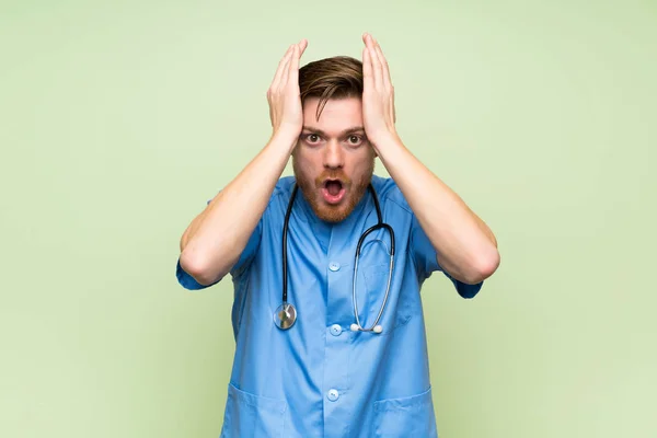Surgeon Doctor Man Surprise Facial Expression — Stock Photo, Image