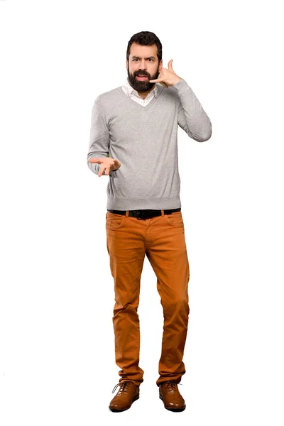 Pohledný Muž Který Dělá Telefonní Gesto Pochybuje Izolovaném Bílém Pozadí — Stock fotografie