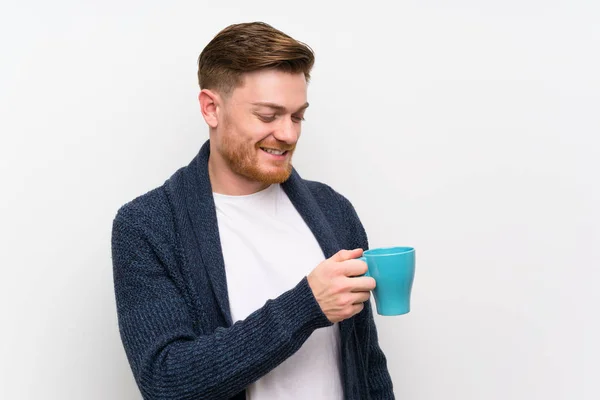 Redhead muž s šálkem kávy — Stock fotografie