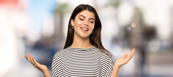 Teenager Girl Striped Shirt Shocked Facial Expression Outdoors — Stock Photo, Image