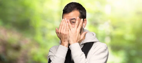 Sport Man Covering Eyes Hands Looking Fingers Park — Stock Photo, Image