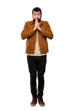 Sakallı yakışıklı adam birlikte palm tutar. Kişi için bir şey izole beyaz arka plan üzerinde sorar