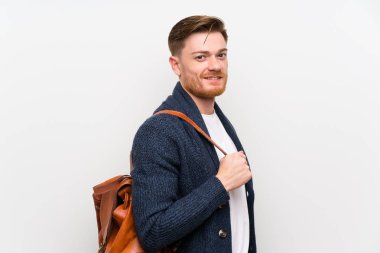 Sırt çantası ile Redhead adam