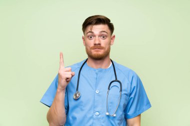 Cerrah doktor adam indeks parmak büyük bir fikir ile işaret