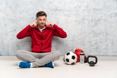 Redhead spor adam şüpheleri ve düşünme sahip