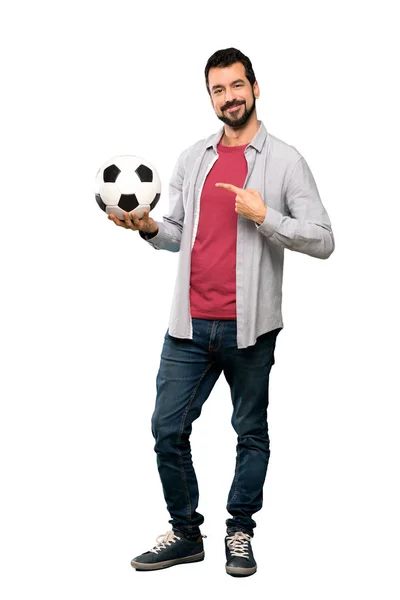 Повнометражний Знімок Красивого Чоловіка Бородою Тримає Футбольний Над Ізольованим Білим — стокове фото