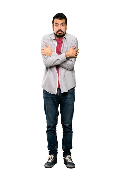 Tiro Completo Homem Bonito Com Barba Congelando Sobre Fundo Branco — Fotografia de Stock