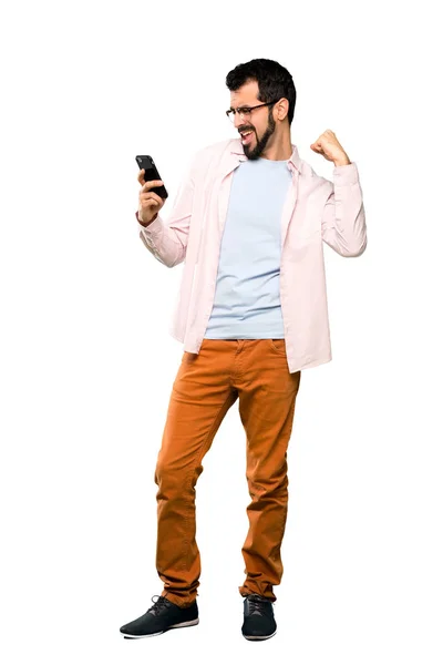 Ganzkörperaufnahme Eines Gutaussehenden Mannes Mit Bart Und Telefon Siegesposition Vor — Stockfoto