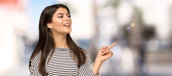 Teenager Girl Striped Shirt Pointing Finger Side Outdoors — Stock Photo, Image