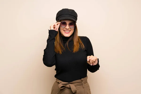 Fashion Woman Hat Glasses Surprised — Stock Photo, Image
