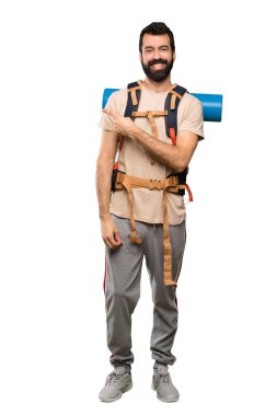 Uzun yürüyüşe çıkan kimse adam tarafına işaret ürün yalıtılmış beyaz arka plan üzerinde sunmak için