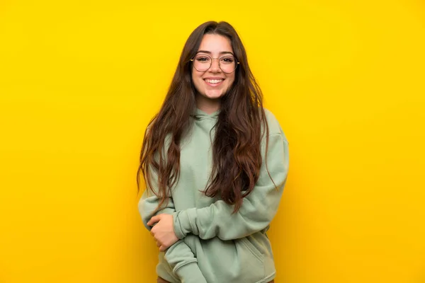 Tiener Meisje Met Sweatshirt Lachen — Stockfoto