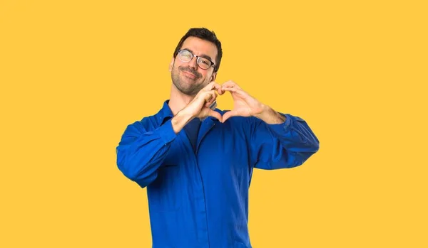 Pintor Hombre Haciendo Símbolo Del Corazón Por Las Manos Sobre —  Fotos de Stock