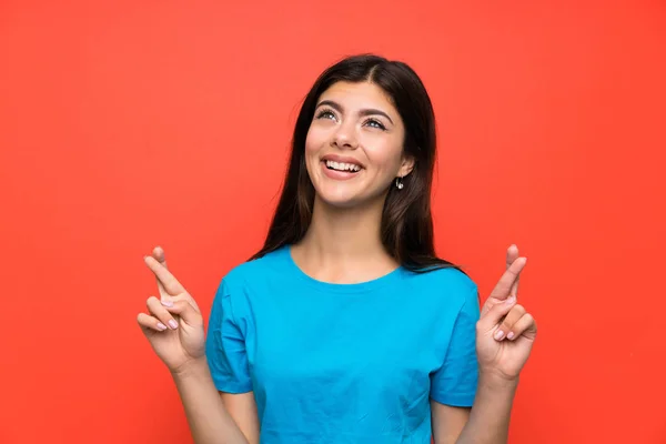 Tiener Meisje Met Een Blauw Shirt Met Vingers Oversteken — Stockfoto