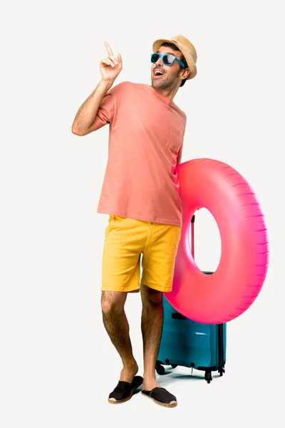 Corpo inteiro de Homem com chapéu e óculos de sol em suas férias de verão — Fotografia de Stock