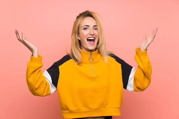 Young Blonde Woman Isolated Pink Background Smiling Lot — Stock Photo, Image