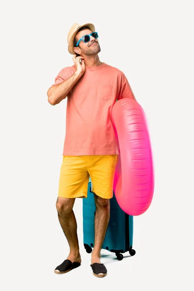 Corpo inteiro de Homem com chapéu e óculos de sol em suas férias de verão — Fotografia de Stock