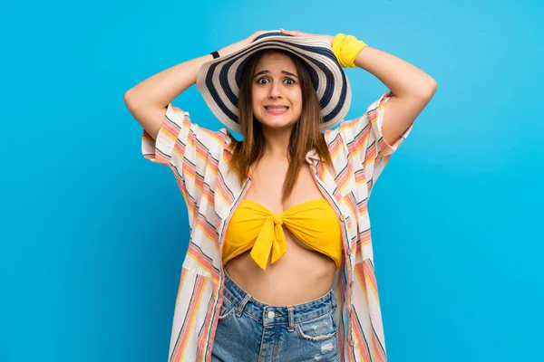 Junge Frau Bikini Den Sommerferien Frustriert Und Nimmt Hände Auf — Stockfoto