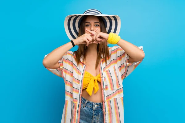 Mujer Joven Bikini Vacaciones Verano Mostrando Gesto Silencio — Foto de Stock