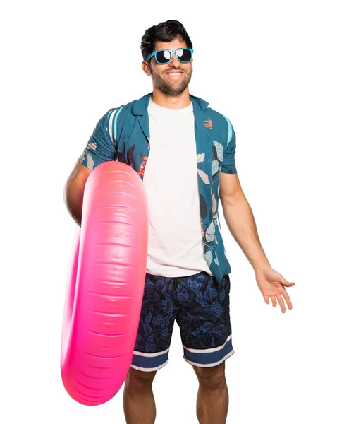 Mann Badehose Mit Brille Und Glücklich Über Isolierten Weißen Hintergrund — Stockfoto