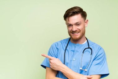 Cerrah doktor adam yan parmak işaret