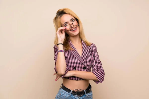 Young Blonde Woman Pink Jacket Isolated Wall Glasses Happy — Stock Photo, Image