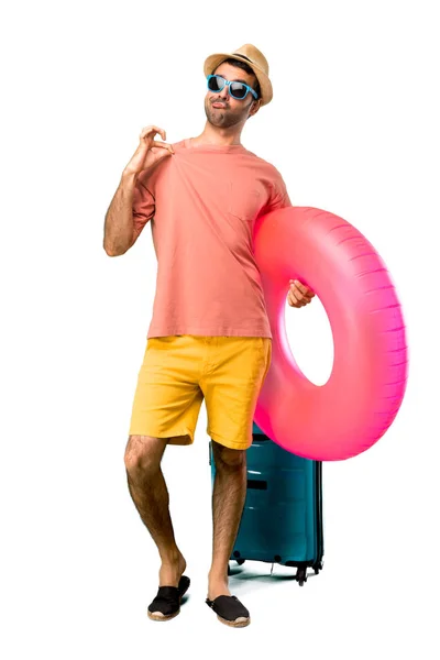 Повнометражний знімок Людини з капелюхом і сонцезахисними окулярами влітку — стокове фото