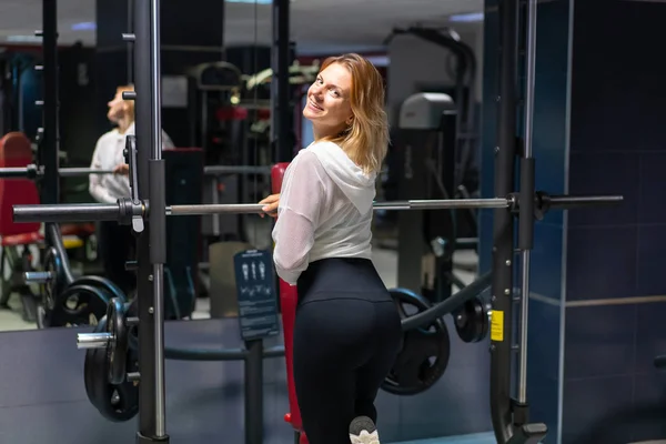 Lycklig Kvinna Ett Gym — Stockfoto