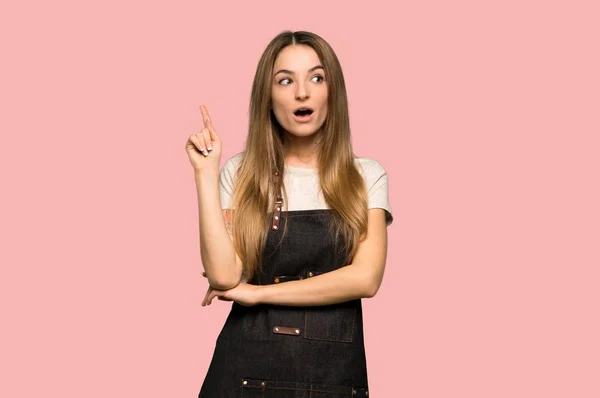 Young Woman Apron Thinking Idea Pointing Finger Isolated Pink Background — 스톡 사진