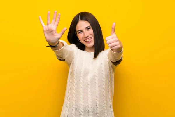 Young Woman Isolated Yellow Wall Counting Six Fingers — ストック写真