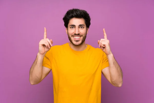 Knappe Geïsoleerde Paarse Muur Wijzend Een Geweldig Idee — Stockfoto