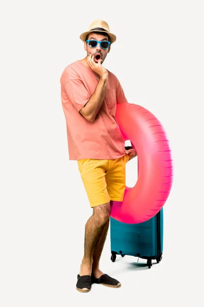 Uma foto completa de Homem com chapéu e óculos de sol em seu verão — Fotografia de Stock