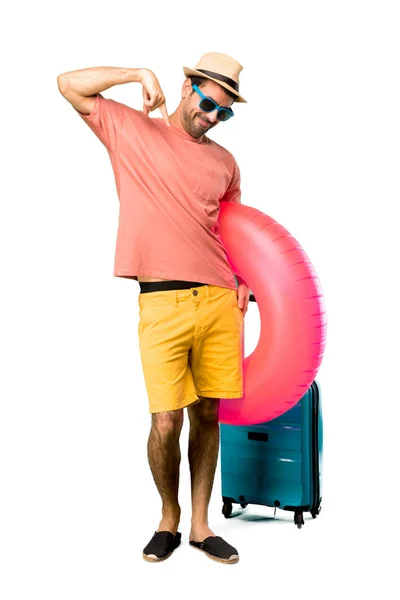 Ένα πλήρες πλάνο του ανθρώπου με καπέλο και γυαλιά ηλίου στο καλοκαίρι του — Φωτογραφία Αρχείου