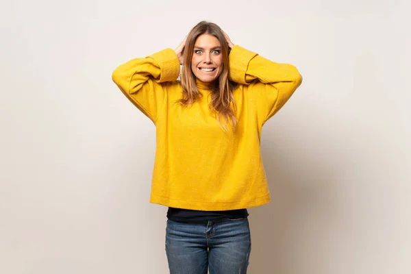 Woman Yellow Sweater Isolated Wall Frustrated Takes Hands Head — 스톡 사진