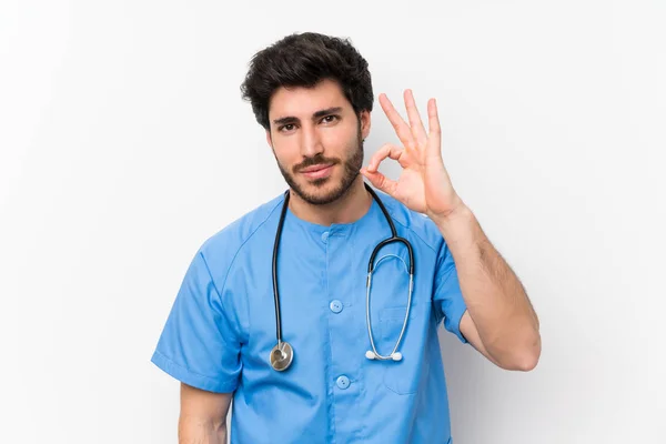 Chirurg Arzt Mann Über Isolierte Weiße Wand Zeigt Ein Zeichen — Stockfoto