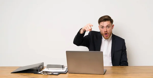 Businessman Office Surprised Pointing Front — Stock Photo, Image