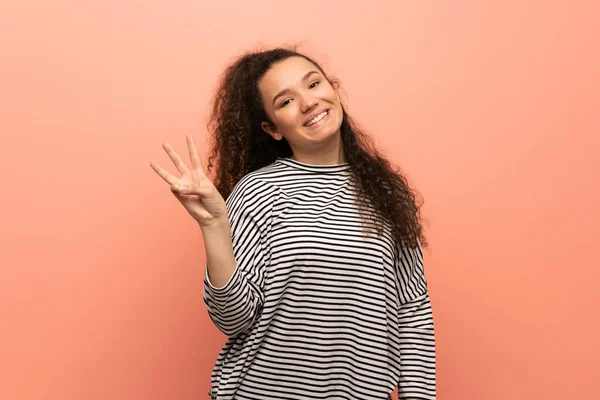 Adolescente Chica Sobre Rosa Pared Feliz Contando Tres Con Los —  Fotos de Stock