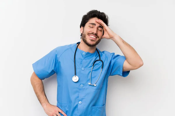 Хірург Лікар Людина Над Ізольованою Білою Стіною Сміється — стокове фото