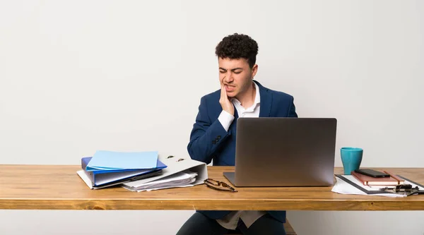 Homme Affaires Dans Bureau Avec Mal Dents — Photo