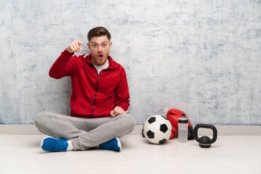 Redhead spor adam şaşırttı ve ön işaret
