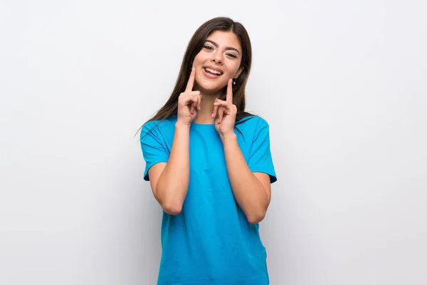 Dziewczyna Nastolatka Niebieską Koszulą Uśmiechniętą Szczęśliwym Przyjemnym Wyrazem — Zdjęcie stockowe