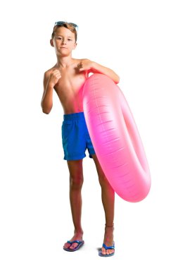 Yaz tatilinde Çocuk tam uzunlukta bir çekim gurur ve kendini izole beyaz arka plan üzerinde aşk kendinizi kavramı memnun