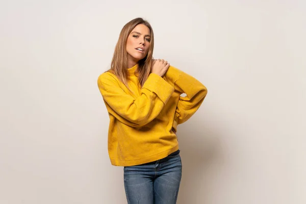 Woman Yellow Sweater Isolated Wall Suffering Pain Shoulder Having Made — 스톡 사진
