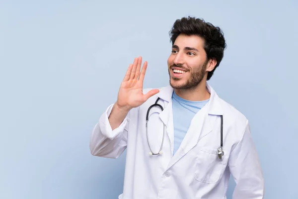Doctor Hombre Gritando Con Boca Abierta —  Fotos de Stock